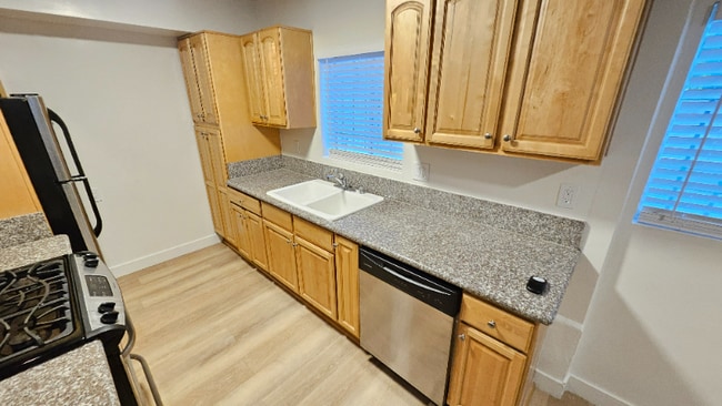 Photo - 1130 N Fuller Ave Unit 6