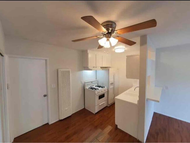 Photo - 4660 Kester Ave Unit 206
