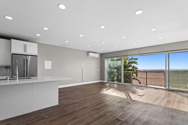 Photo - 6955 Trolleyway Unit B