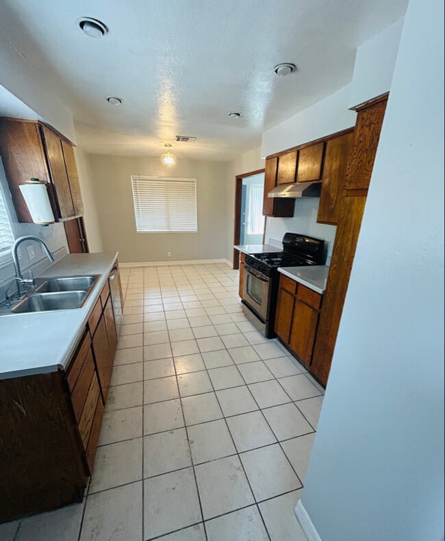 Photo - 115 Kendra Way