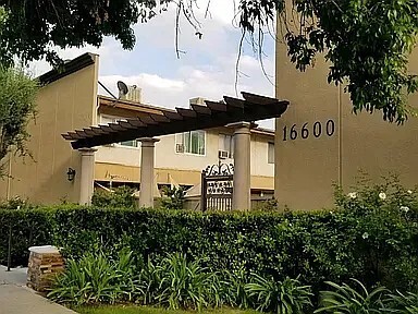 Building Photo - Linda Granada Apartments