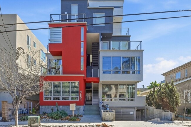 Building Photo - Furnished 2 bedroom Unit 5
