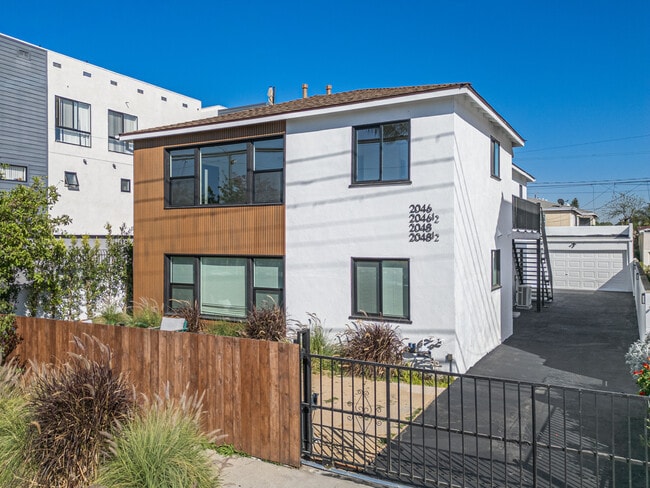 Photo - 2046 Burnside Ave Unit 2046 1/2