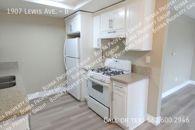 Building Photo - 1907 Lewis Ave Unit B