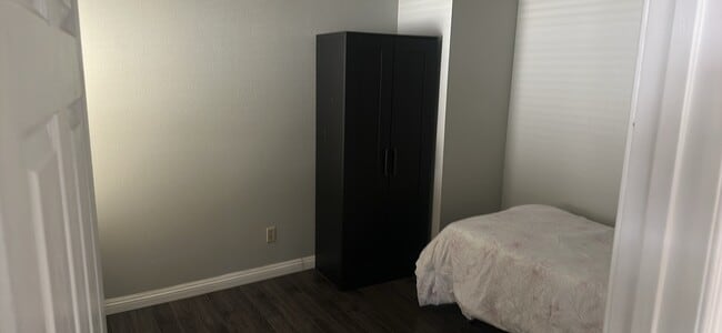 Building Photo - 2429 Greenwich Dr Rental