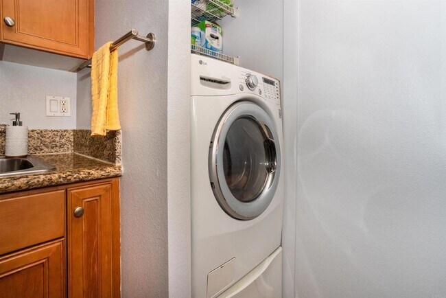 Photo - 1423 Graves Ave