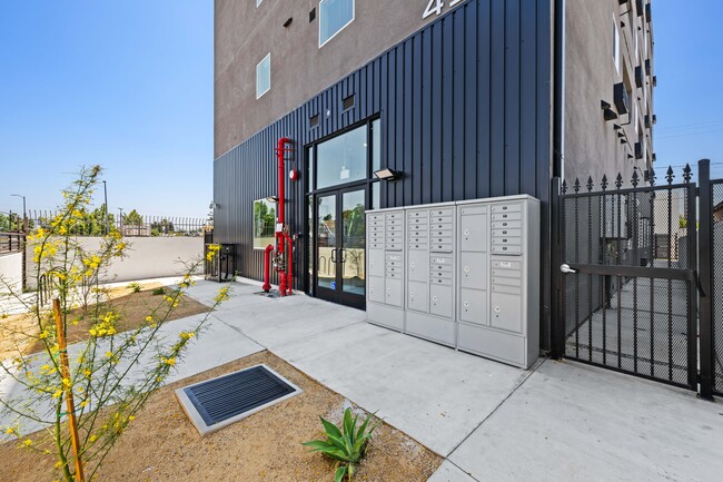 Photo - 4347 Woodlawn Ave Unit 205