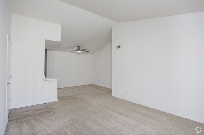 2BR, 2BA - 925SF - Living/ Dining Room - Central Park