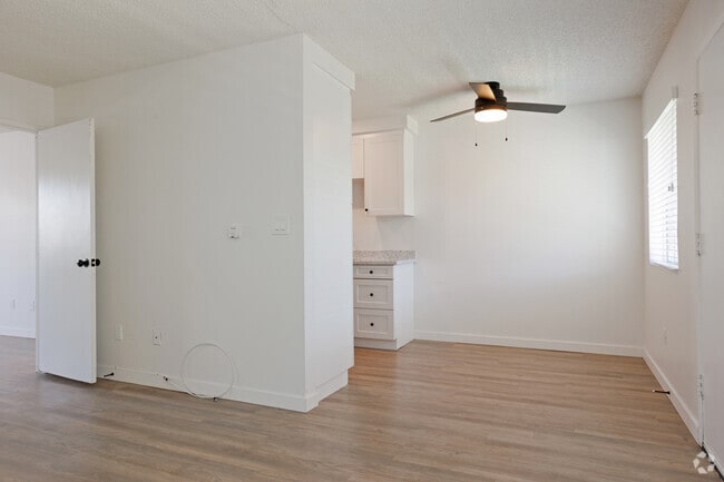 1BR, 1BA - 600SF - Paloma