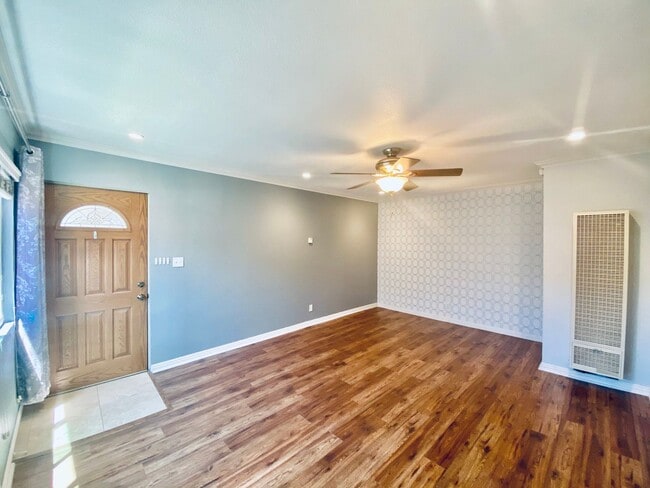 Photo - Lovely 2 bedroom/1 Bathroom hidden gem located in Pacific Beach!!