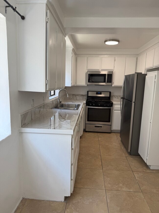 Photo - 13959 Victory Blvd