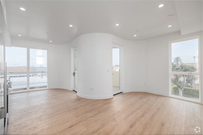 3BR, 3BA - 1,175SF - Living Room - 3844 W 27th St