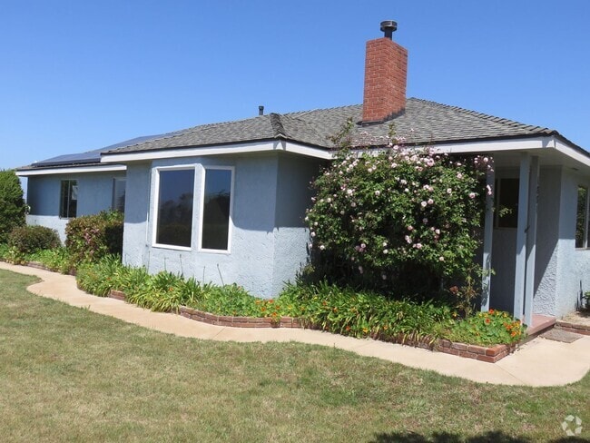 Building Photo - 3bd/2ba + 1bd/1ba country living home