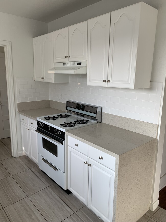 Kitchen - 4600 Melbourne Ave Unit Upstairs
