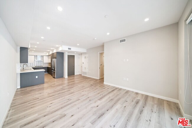 Building Photo - 1226 S Bedford St Unit 103 Rental