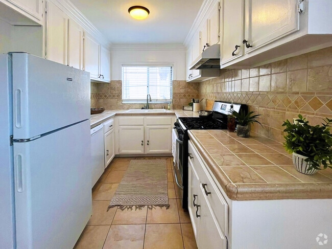 Building Photo - 216 S Gale Dr Rental