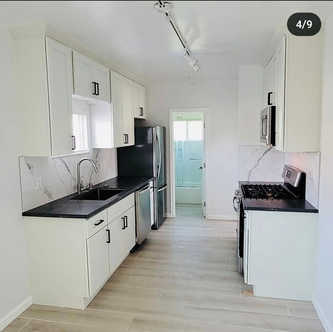 Photo - 1355 W 23rd St Unit #1