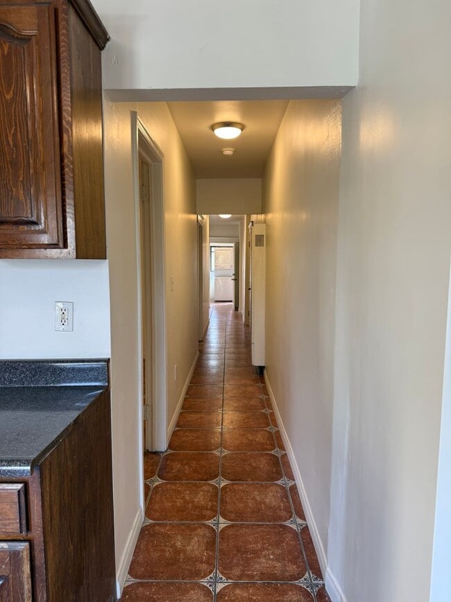 Photo - 2646 Kenwood Ave Unit 2646 Kenwood Ave #4