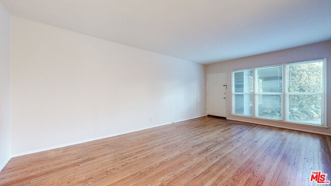 Building Photo - 11284 Montana Ave Unit 6