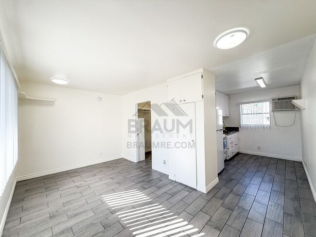 Building Photo - 15634 Leadwell St