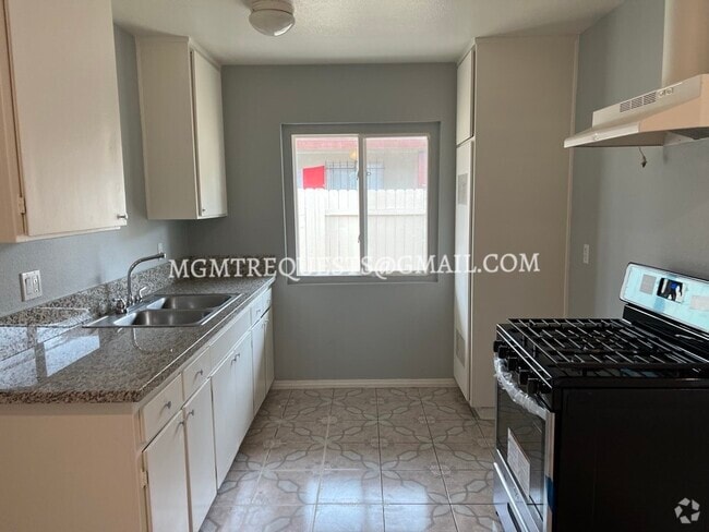 Building Photo - 539 W Shamrock St Unit 539 Rental