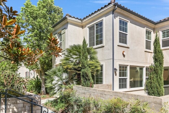 Building Photo - 2215 Antonio Dr