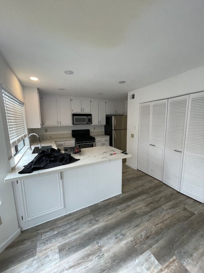 Photo - Absolutely stunning remodeled 3 bedroom 2 and half bathroom home in the heart of Mira Mesa!