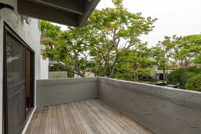 Photo - 2 bed, 2 bath Townhome – LA JOLLA/UTC