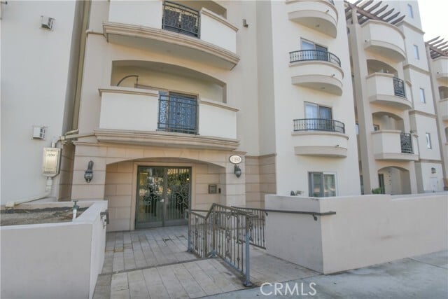 Building Photo - 11848 Kiowa Ave Unit PH1