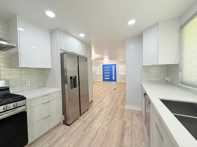 Building Photo - COMING SOON!! 2 Bedroom 2 Bathroom Apartment in Palm Springs! Unit A