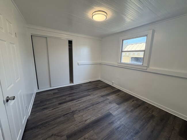 Photo - 563 W Sepulveda St
