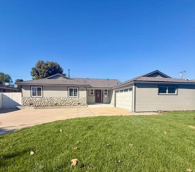 Building Photo - FULLERTON Single-Story POOL Home 4bed/2bath