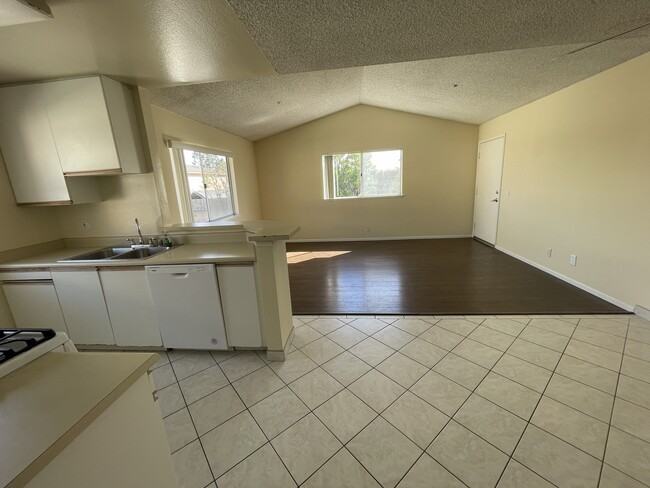 Photo - 7642-7652 Crescent Ave