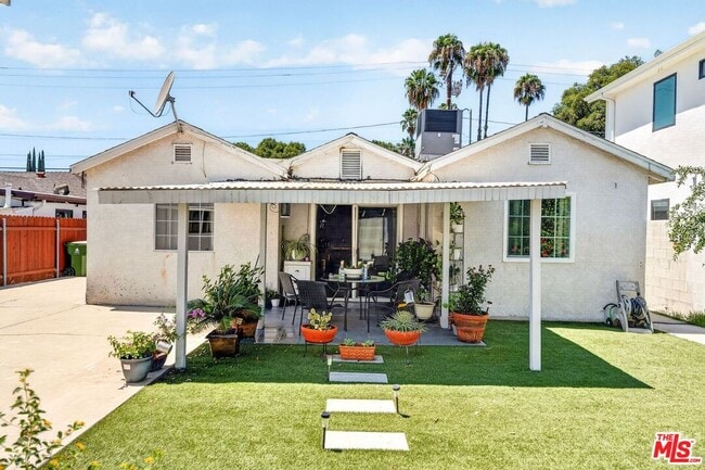 Building Photo - 6236 Lindley Ave