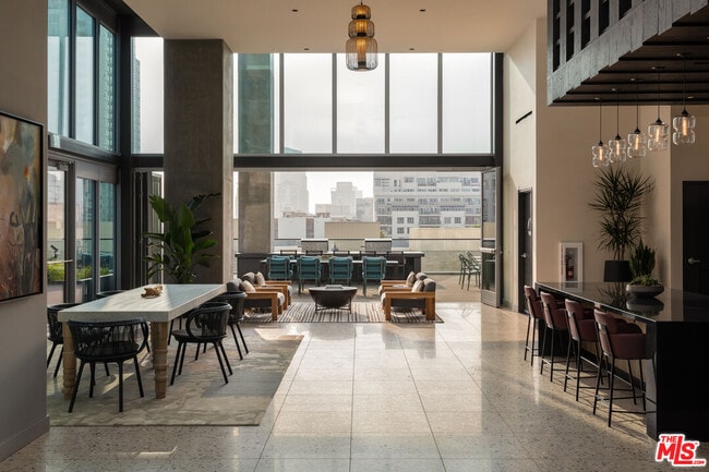 Building Photo - 601 Eleventh Ave Unit PH 3302 Rental