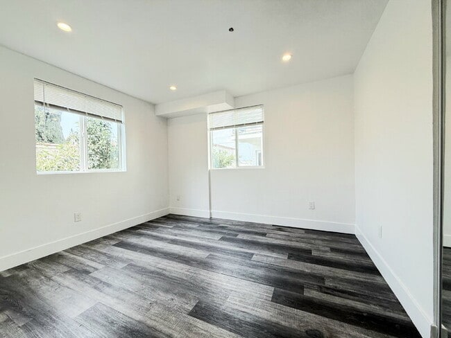 Building Photo - 2853 Cincinnati St Unit 3