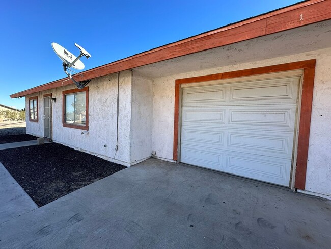 Building Photo - 13915 Spruce St Unit C