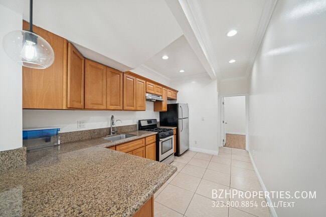 Photo - 6680 De Longpre Ave Unit 6680B