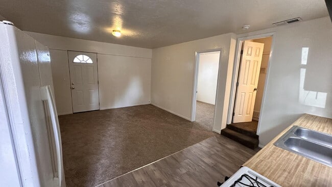 Building Photo - Cozy 1-Bedroom + Garage Retreat, Perfect f... Rental