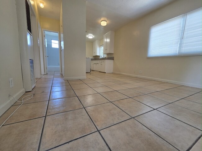 Photo - 437 Walnut Ave Unit 5