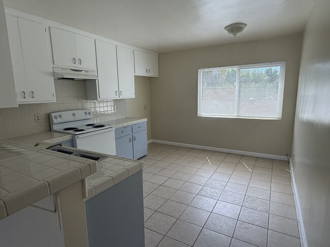 Photo - 4433 W 159th St
