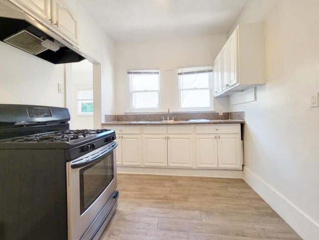 Photo - 435 W 4th St Unit 1/2