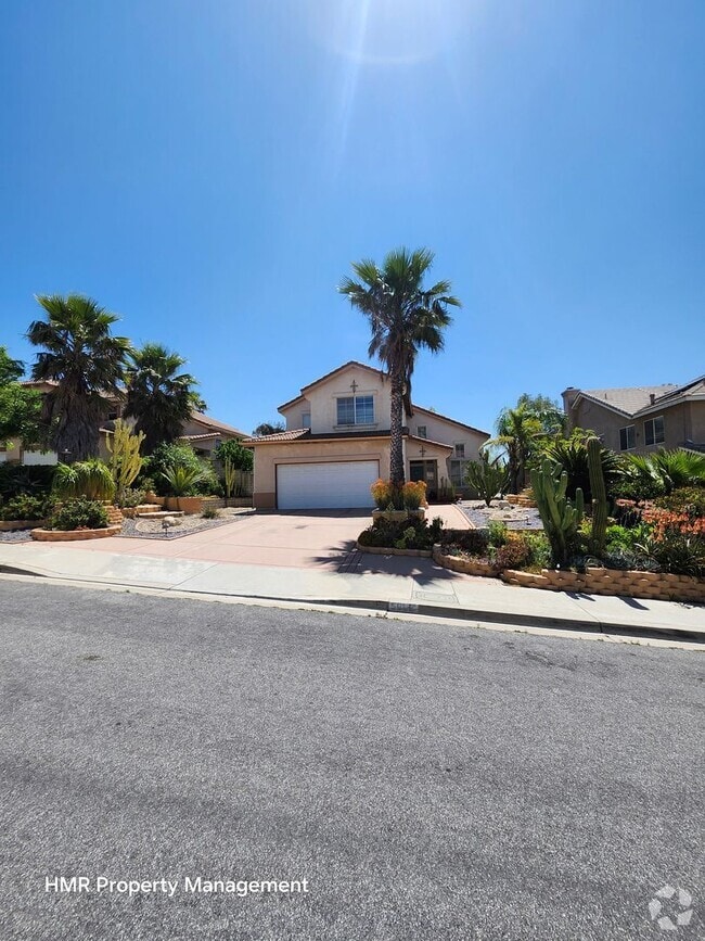 Building Photo - Beautiful two-story in Hunter's Ridge Rental