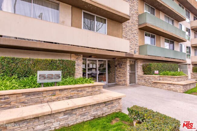 Photo - 525 N Sycamore Ave Unit 419