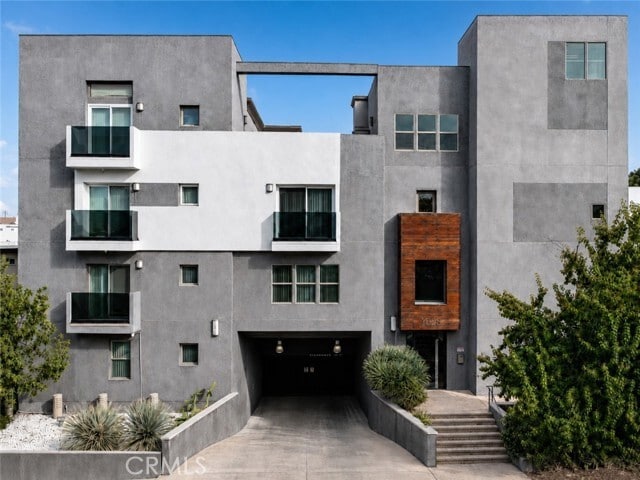 Building Photo - 11925 Kling St Unit 2COL
