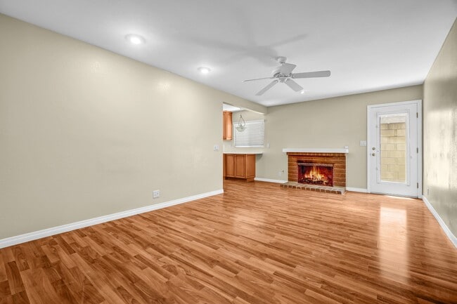 Photo - 18096 Lemon St