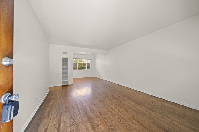 Photo - 1517 Harvard St Unit 3