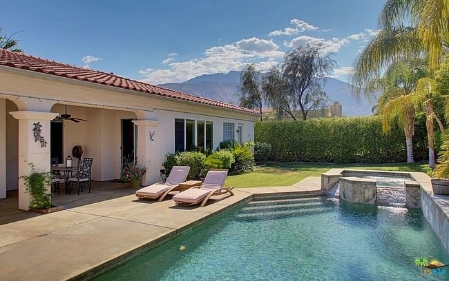 Photo - 1450 Amelia Way House
