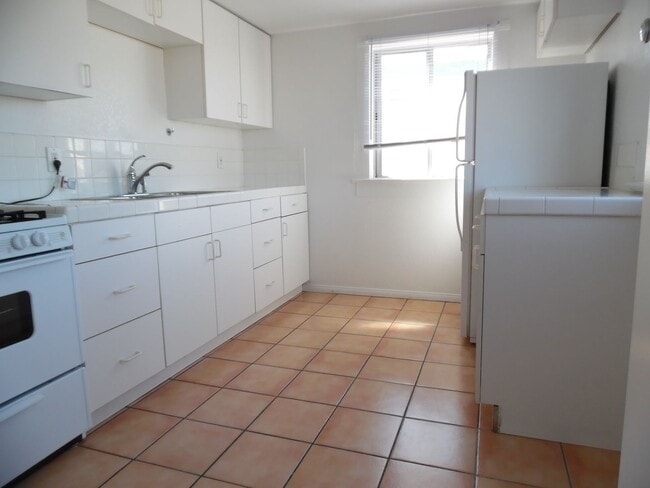 Building Photo - 1BR 1BA Apartment in Point Loma - 1 Assign... Unit 3218  D