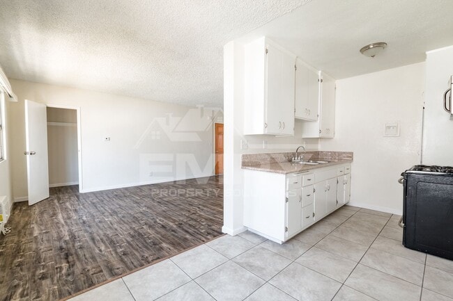 Photo - 304 N Market St Apartment Unit 2